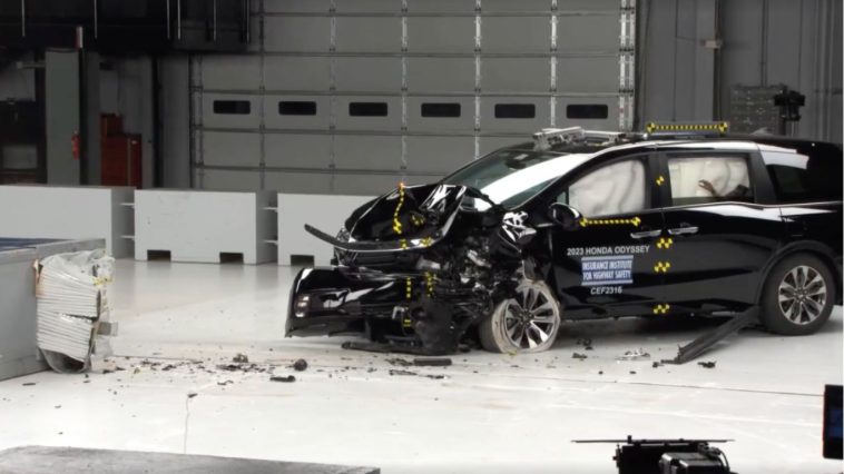 teste colisão minivans